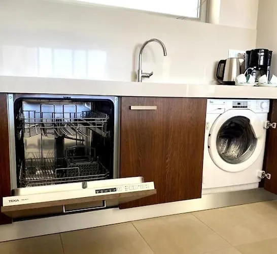 New Stunning Ocean Aprt In 